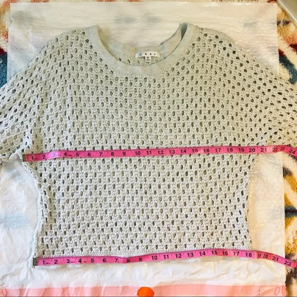 Cabi women light gray knit crochet top, long sleeve, see thru, round neck Sz S - Picture 9 of 10